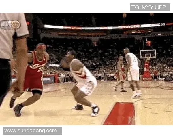 詹姆斯与姚明的篮球传奇对决揭示了时代交替的魅力与挑战