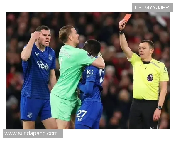 世界杯激战：多特蒙德小胜曼联红牌事件引发全场热议