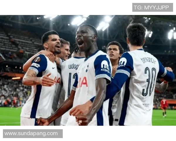 热刺大胜曼联四球狂潮绝杀瞬间点燃全场气氛与转会传闻交织